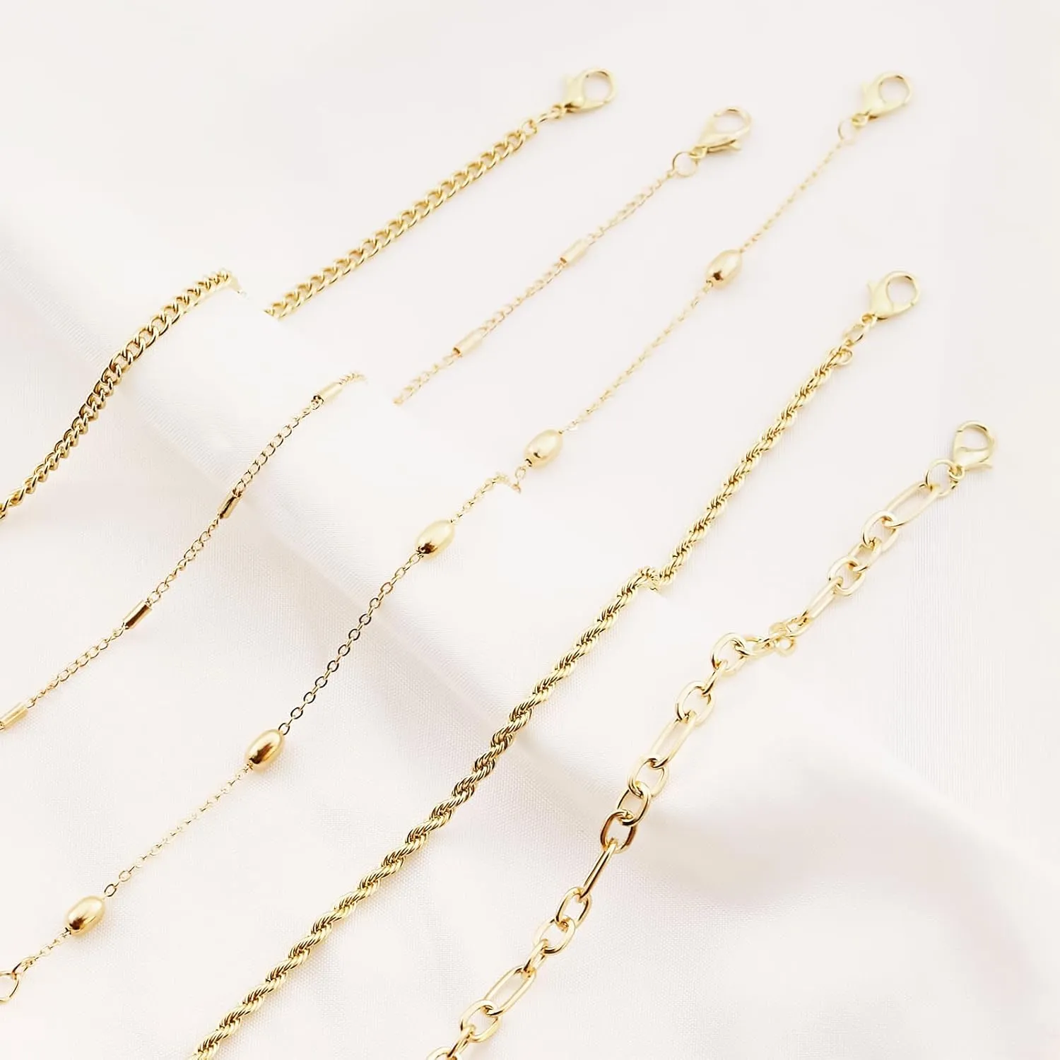 5Pcs Gold Anklets for Women, Gold Plated Stackable Ankle Bracelets Set Trendy Boho Multi-Layer Anklets Set Summer Beach Waterproof Surfer Ankle Jewelry for Women