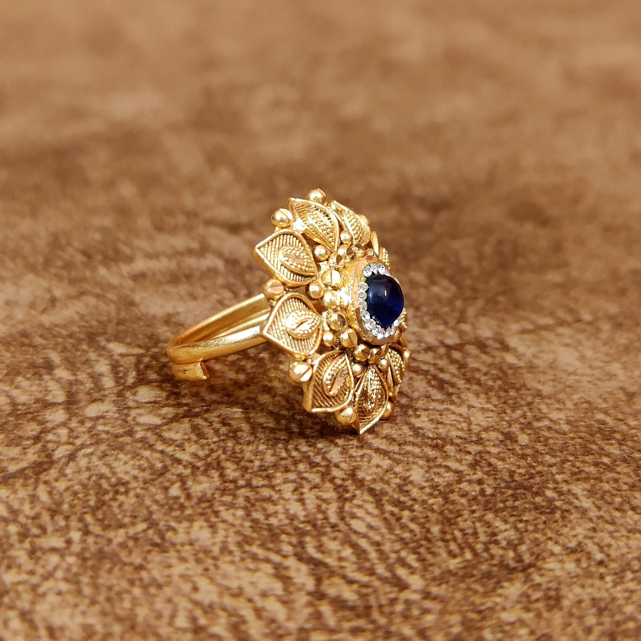 BLUE MATT GOLD LOOK ANTIQUE ADJUSTABLE RING