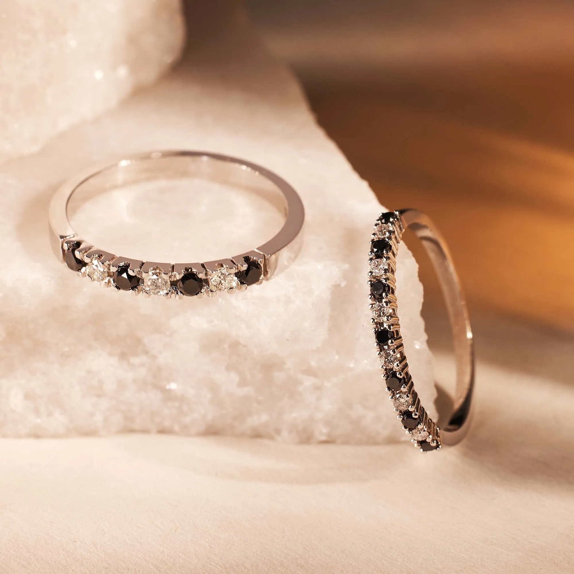 De la Paix Feline 14 karat white gold ring with black and white diamonds 0.20 carat