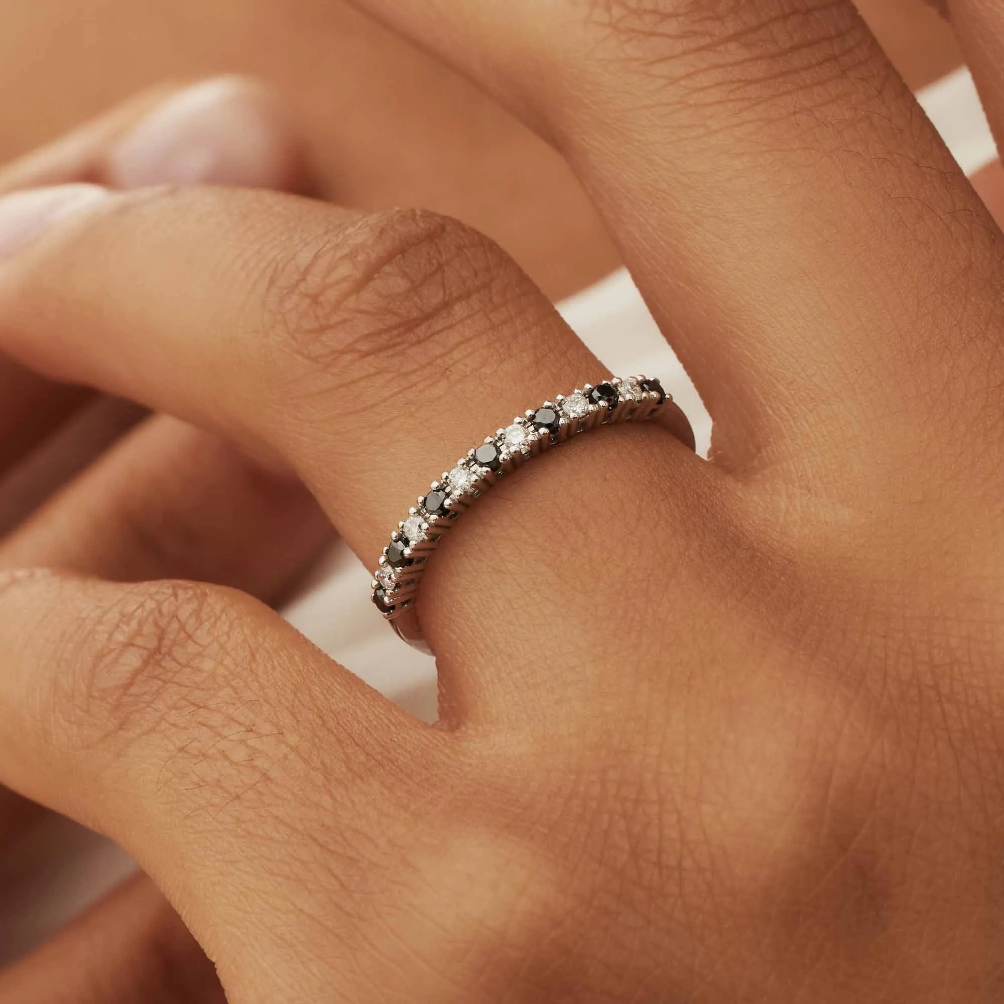 De la Paix Feline 14 karat white gold ring with black and white diamonds 0.20 carat