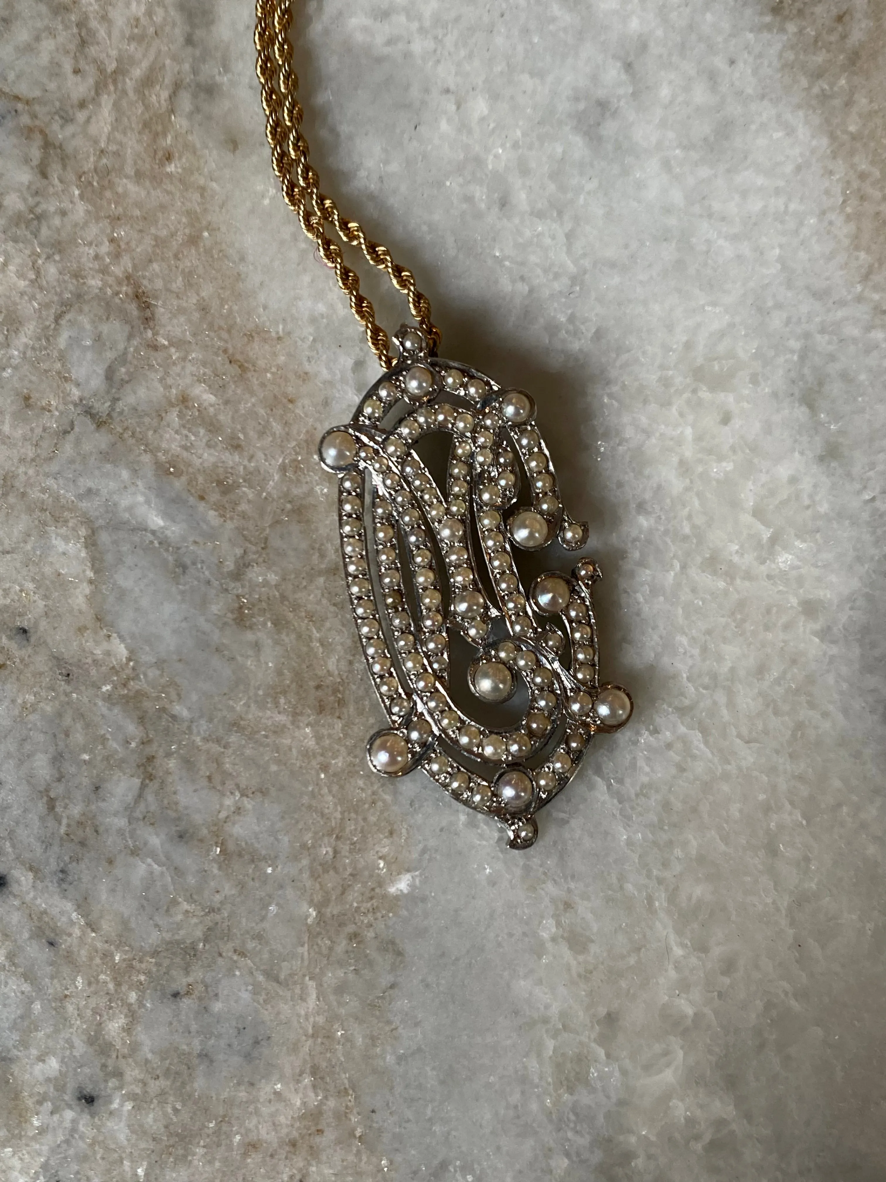 Dezso 18k Deco Carved Onyx Pineapple Pendant