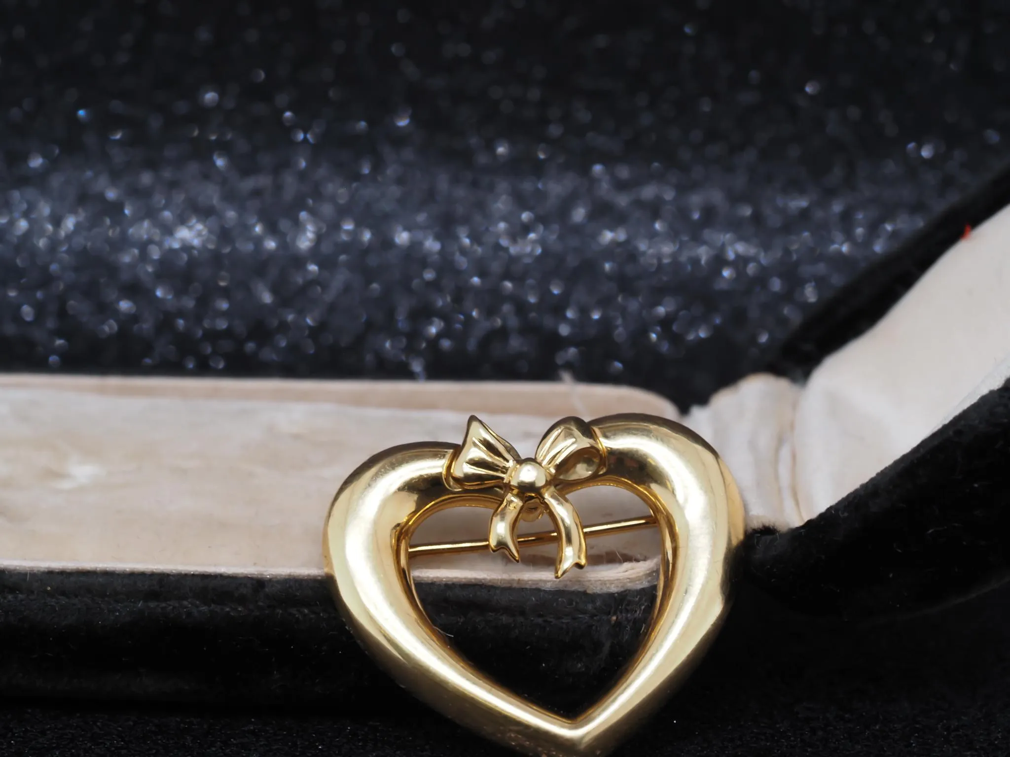 Estate Tiffany & Co. 18K Yellow Gold Heart with Ribbon Brooch - VHK#700a