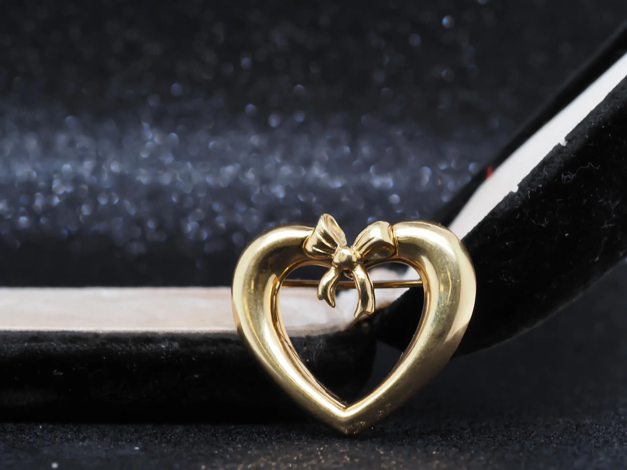 Estate Tiffany & Co. 18K Yellow Gold Heart with Ribbon Brooch - VHK#700a