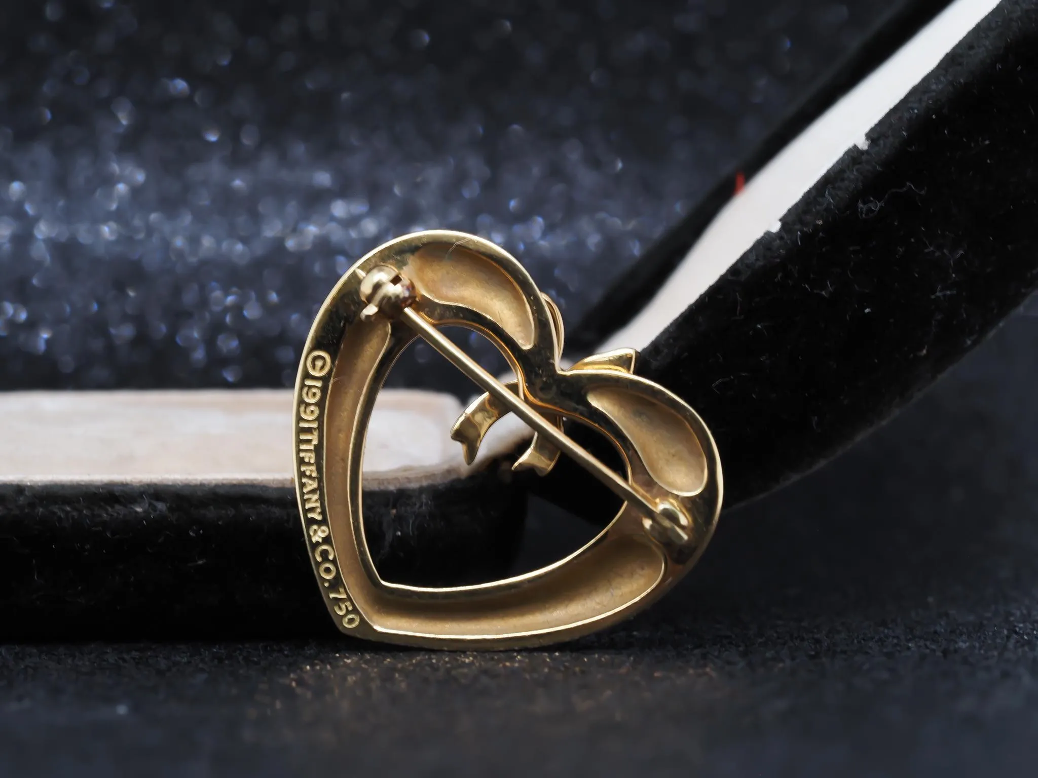 Estate Tiffany & Co. 18K Yellow Gold Heart with Ribbon Brooch - VHK#700a