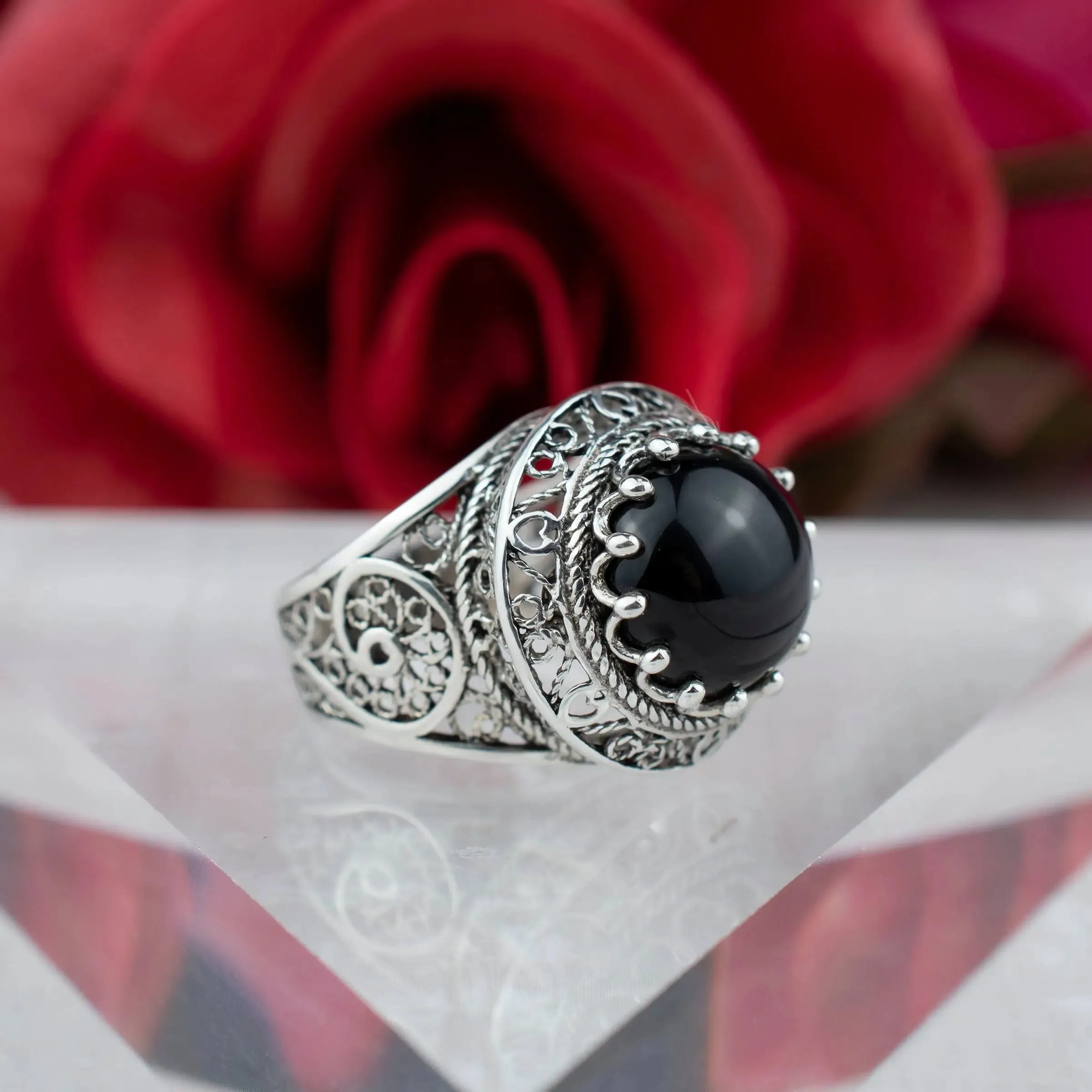 Filigree Art Black Onyx Gemstone Woman Silver Dome Ring