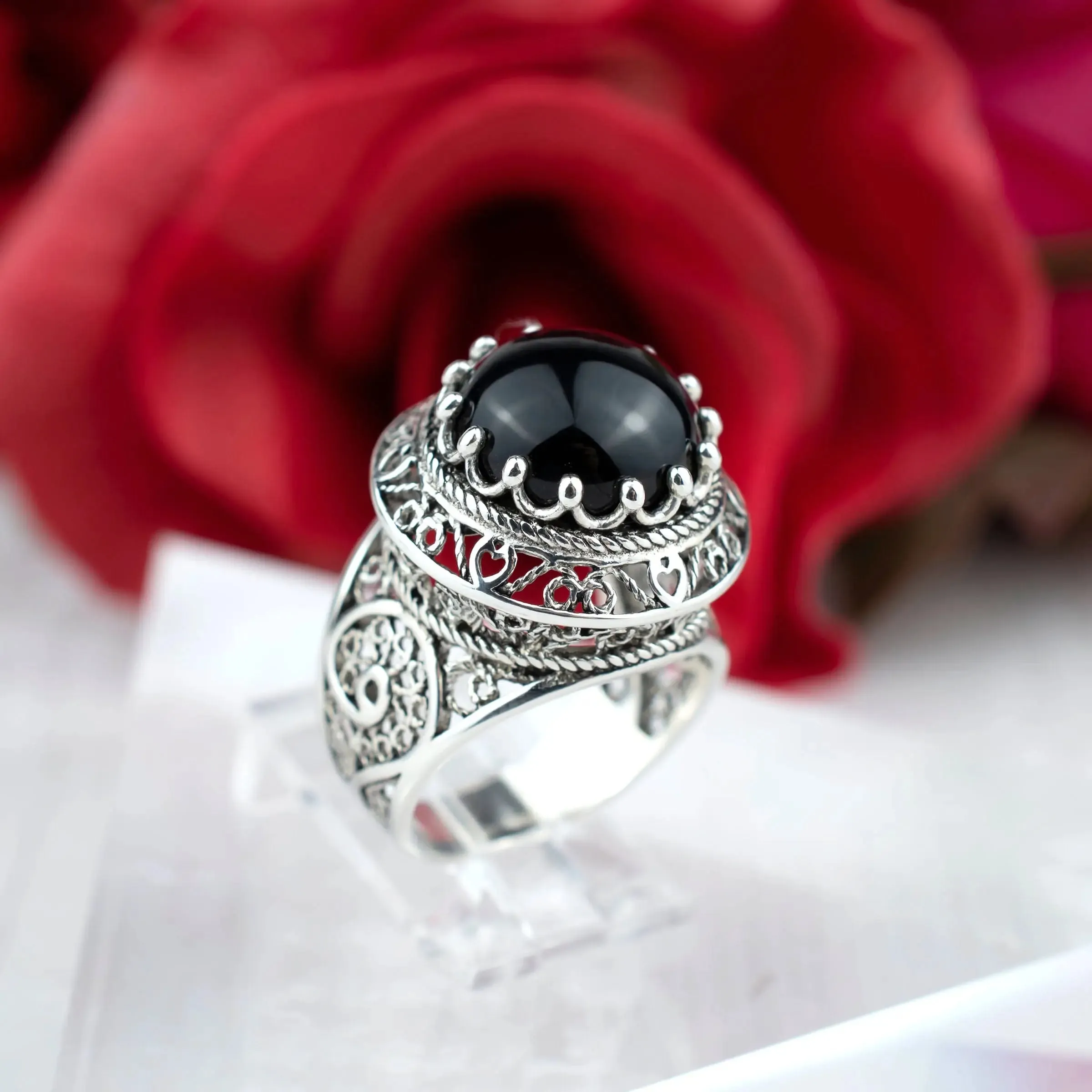 Filigree Art Black Onyx Gemstone Woman Silver Dome Ring