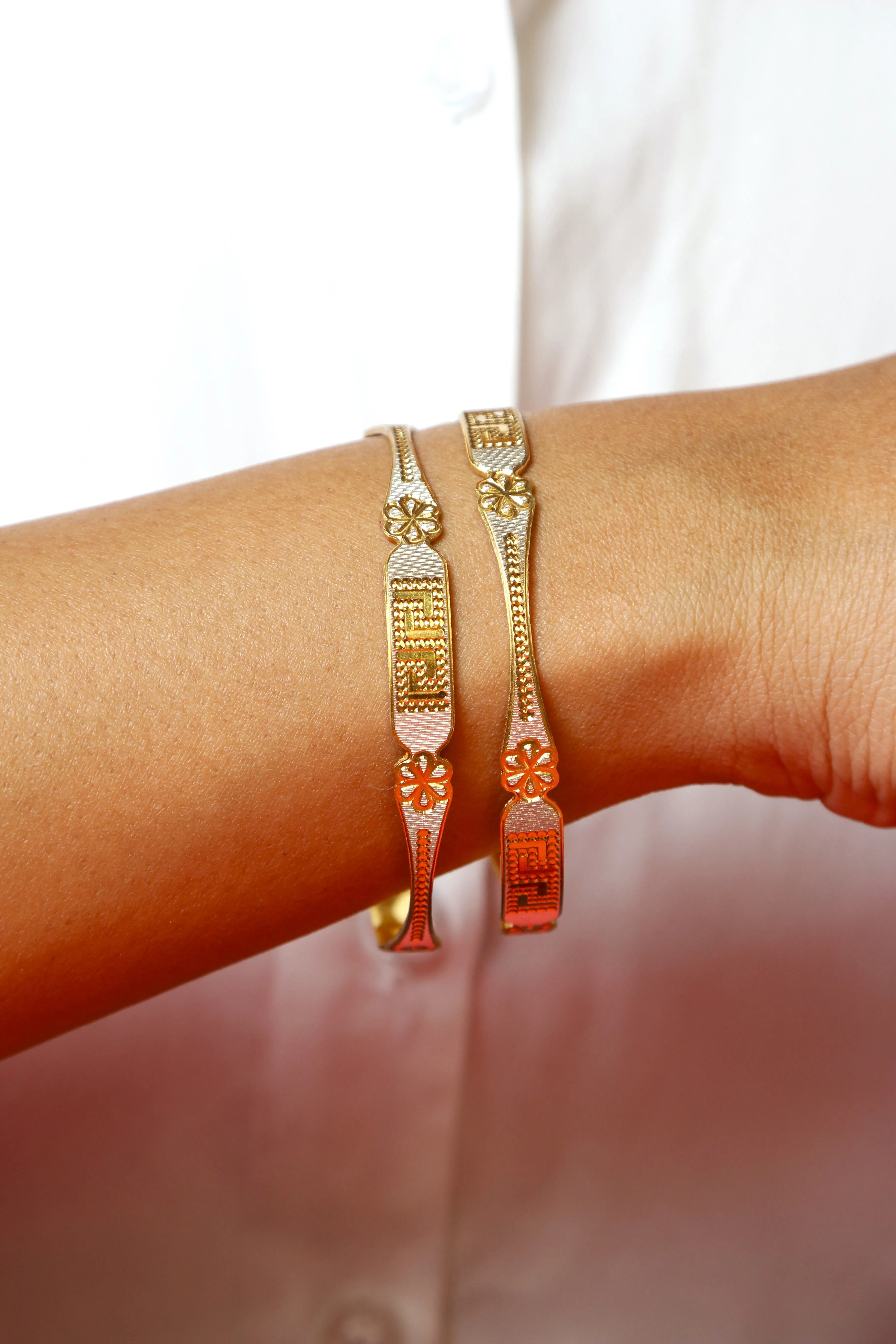 Gold Bangle Set with Elegant Straight Lines