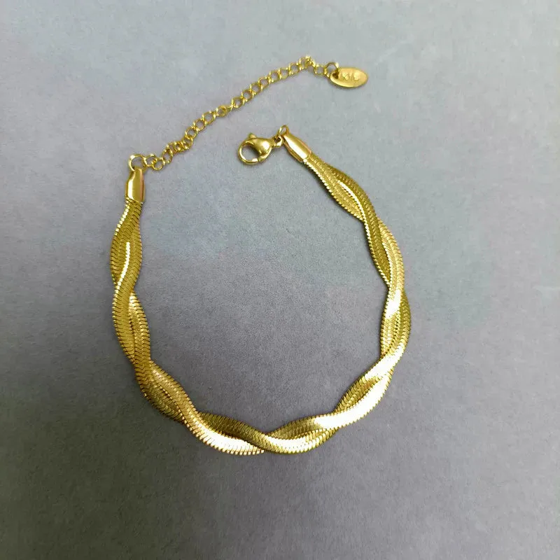 Gold Twisted Link Bracelet