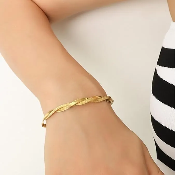 Gold Twisted Link Bracelet