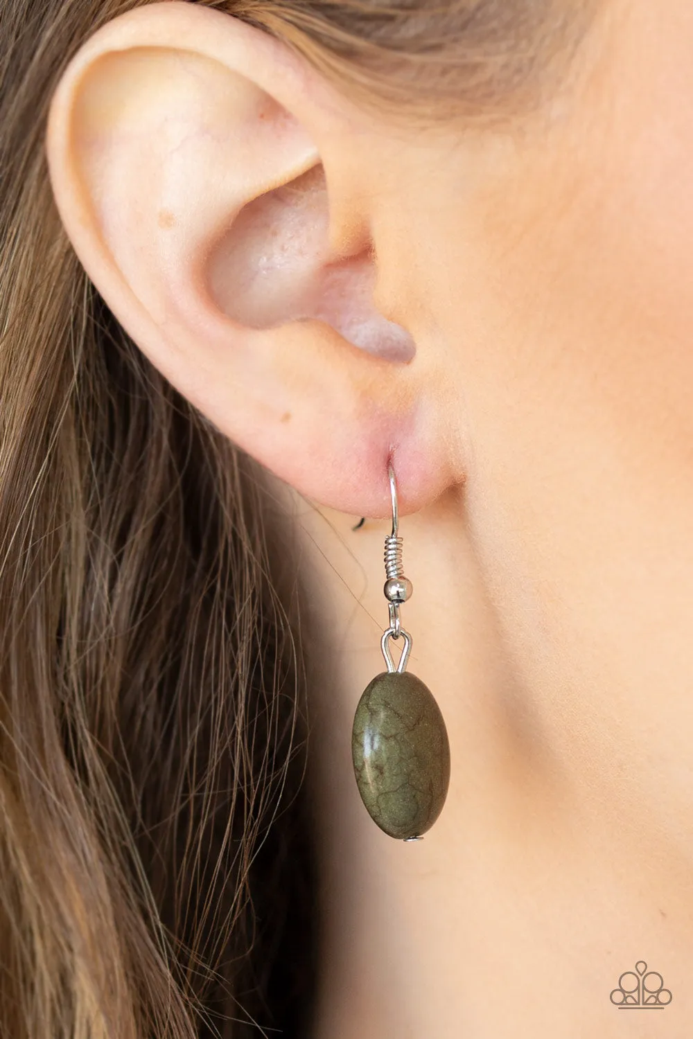 Paparazzi Island Queen Green Stone Short Necklace
