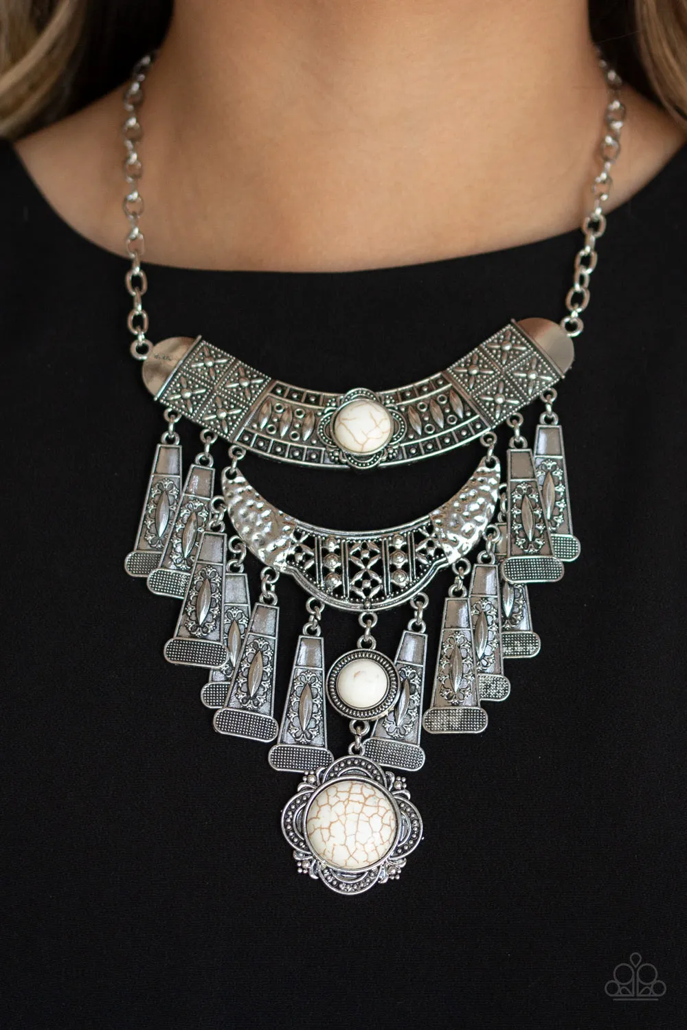 Paparazzi Sahara Royal White Short Necklace