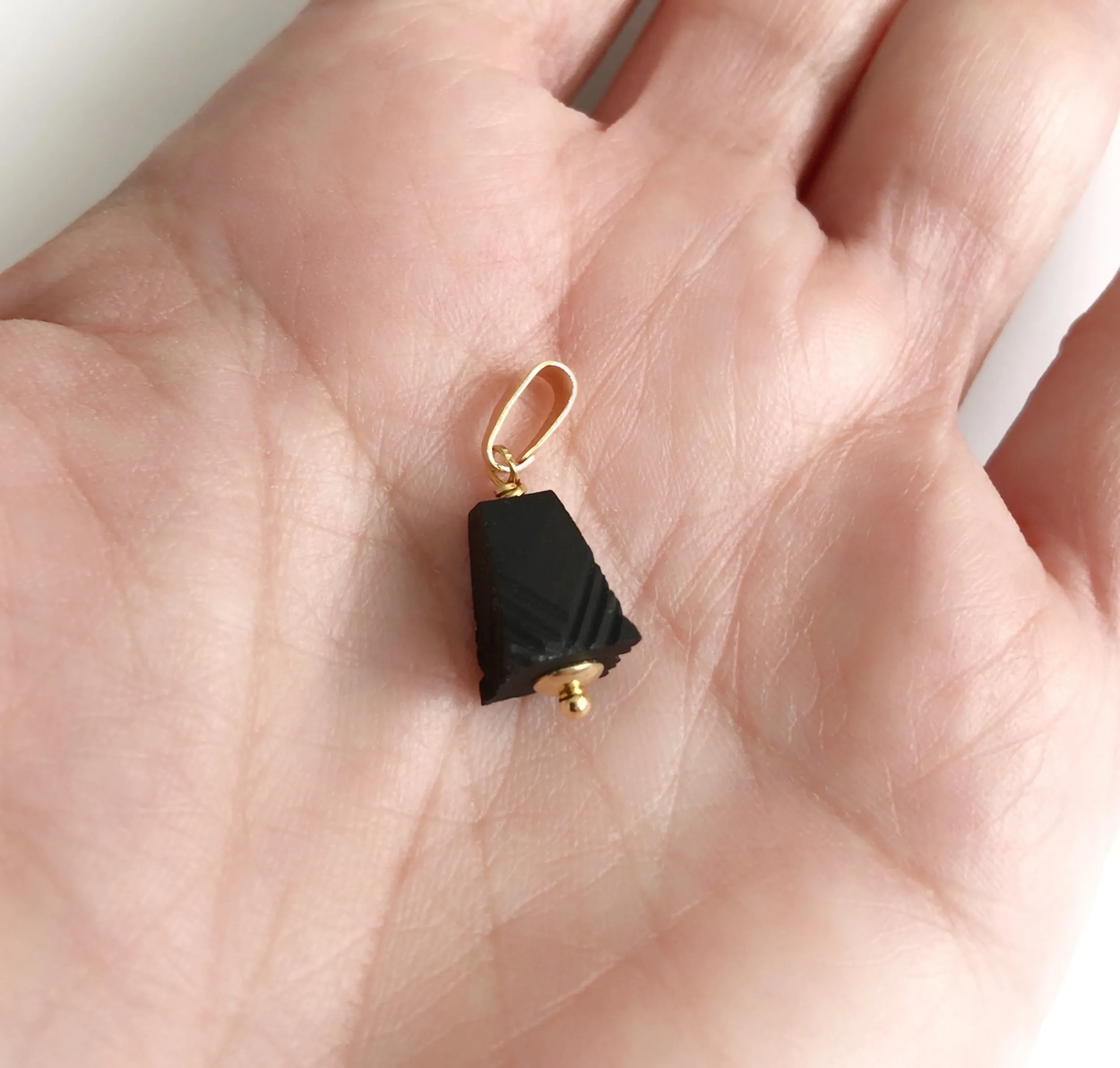 Real Azabache Pyramid Stone Protection Pendants for Chains Mal de Ojo