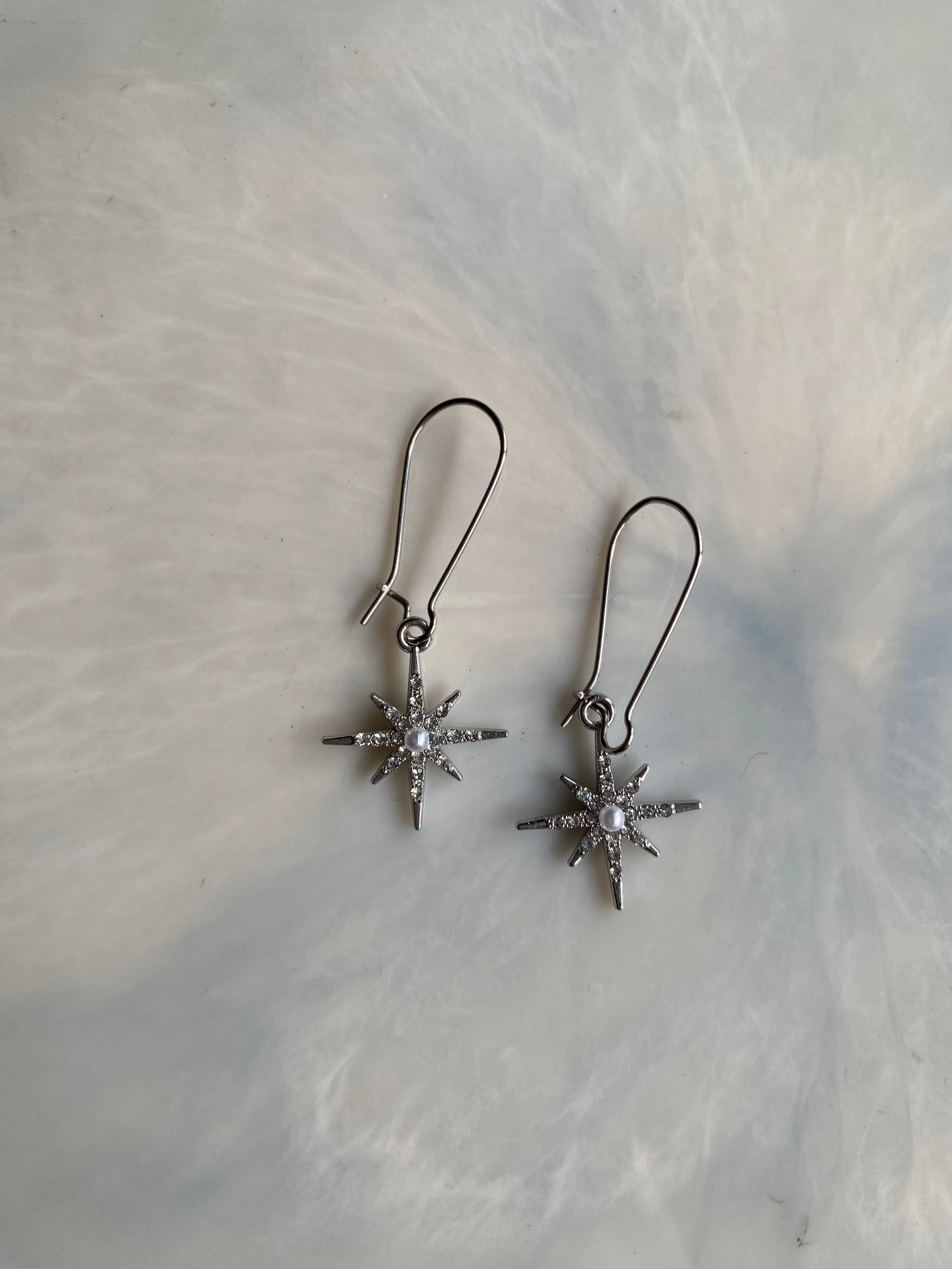 SHINY STAR KIDNEY EARRINGS