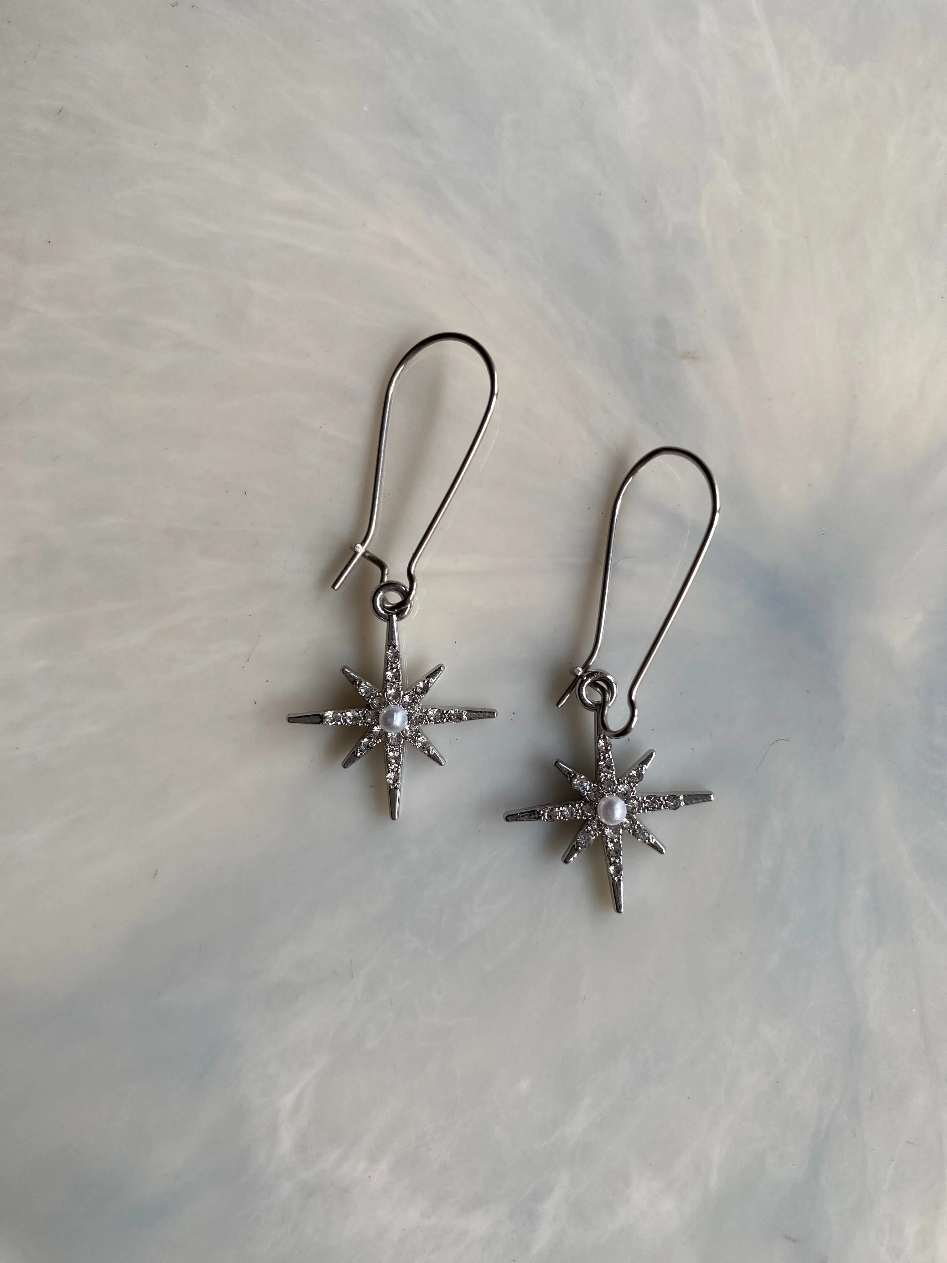 SHINY STAR KIDNEY EARRINGS