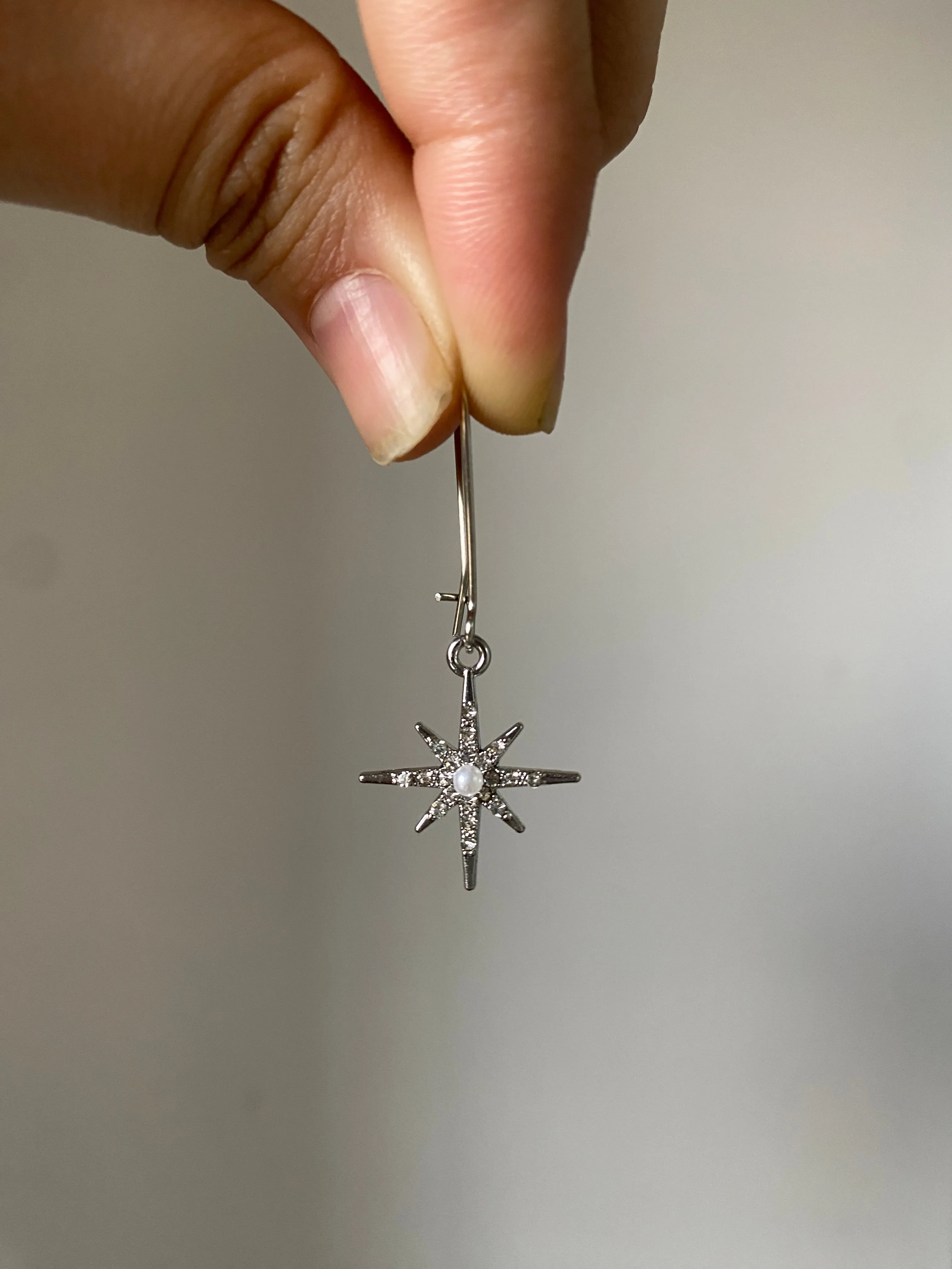 SHINY STAR KIDNEY EARRINGS