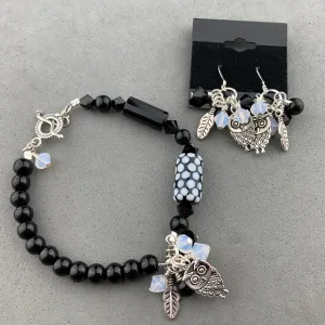 THE CROWS HAVE EYES ~ HANDMADE GLASS BEAD BRACELET