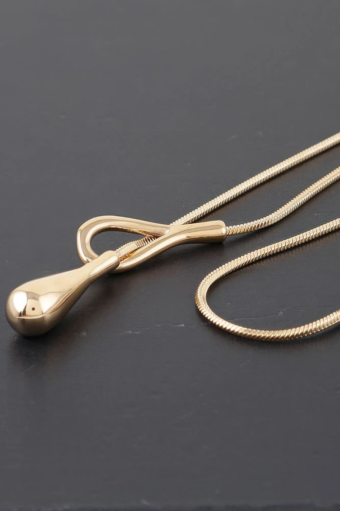 Ultra Teardrop Toggle Necklace