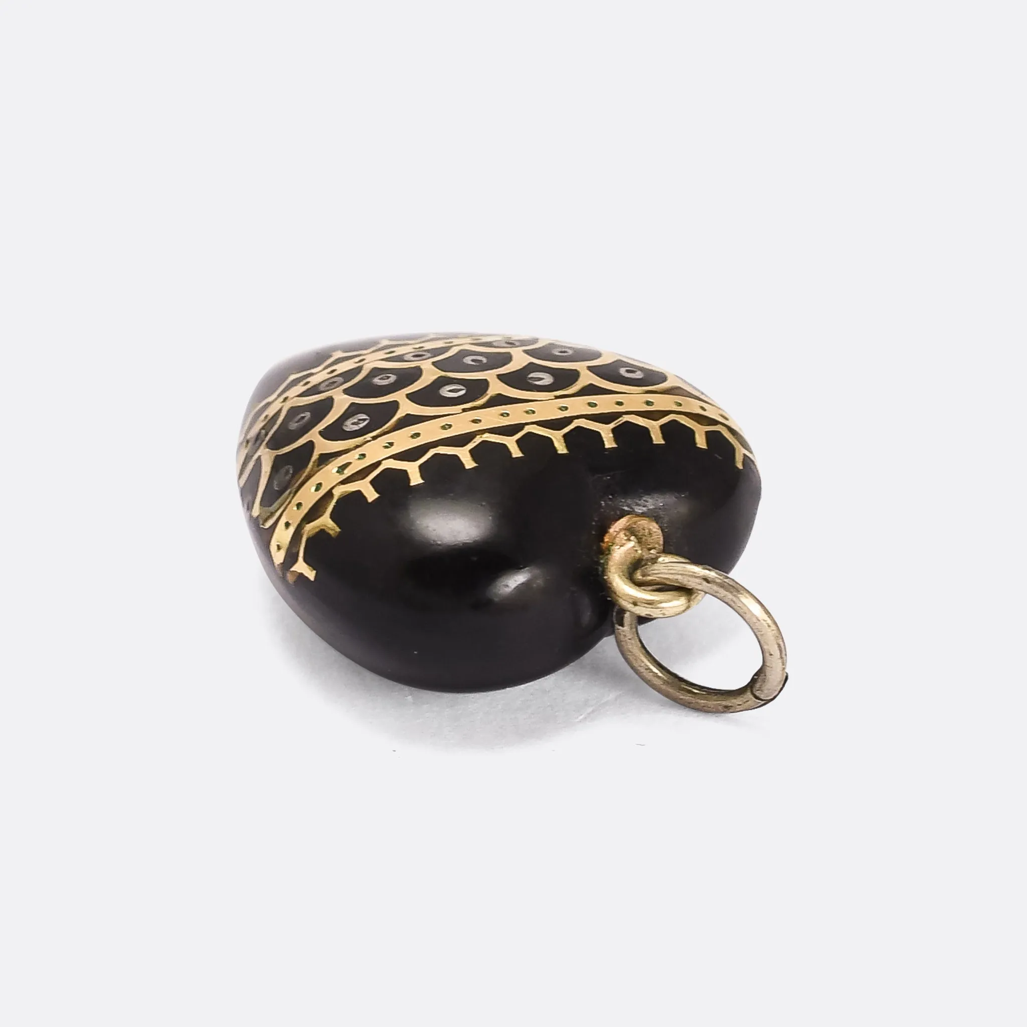 Victorian Fish-Scale Pique Heart Pendant